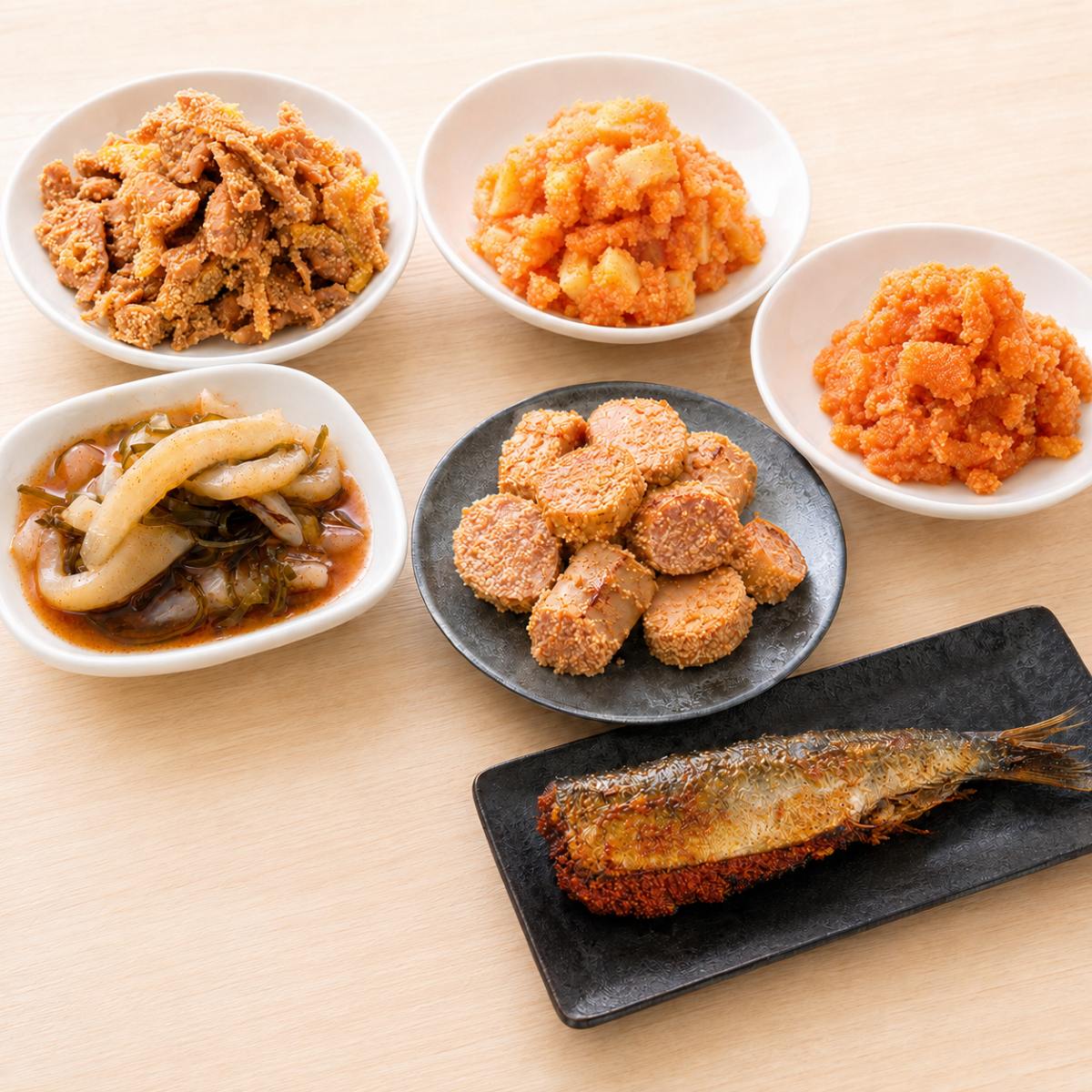 かわったら、数の子明太、イカめんたい、焼きイカ明太、焼き明太、いわし明太を並べた三楽のおかず・おつまみ